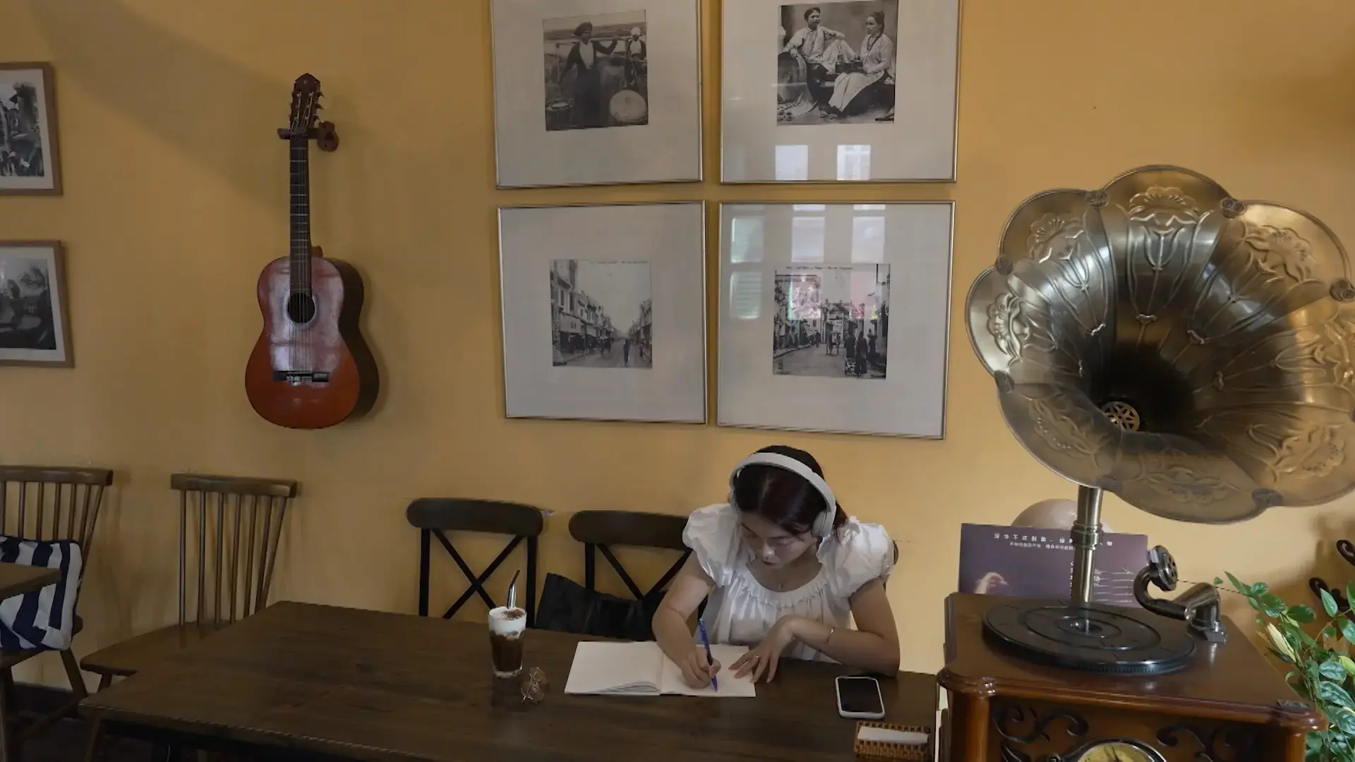 Người trẻ và chuyện thần tượng | Phóng sự tài liệu | 10/11/2025